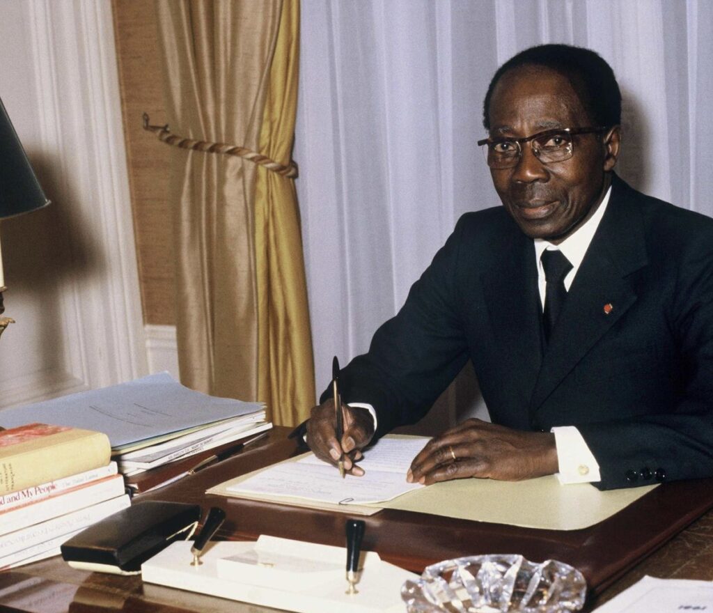 Senegal suspende la subasta de la biblioteca del expresidente Léopold Sédar Senghor