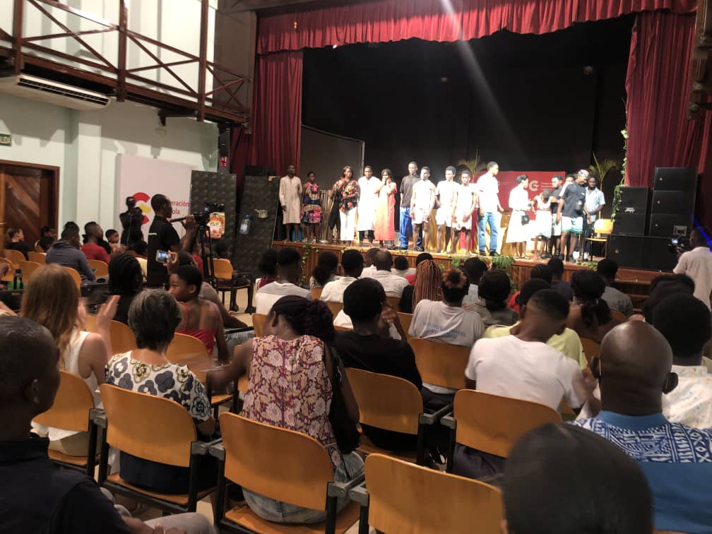 La compañía teatral Ceiba Bantú cautivó al público de Malabo con su obra «Mincuk»