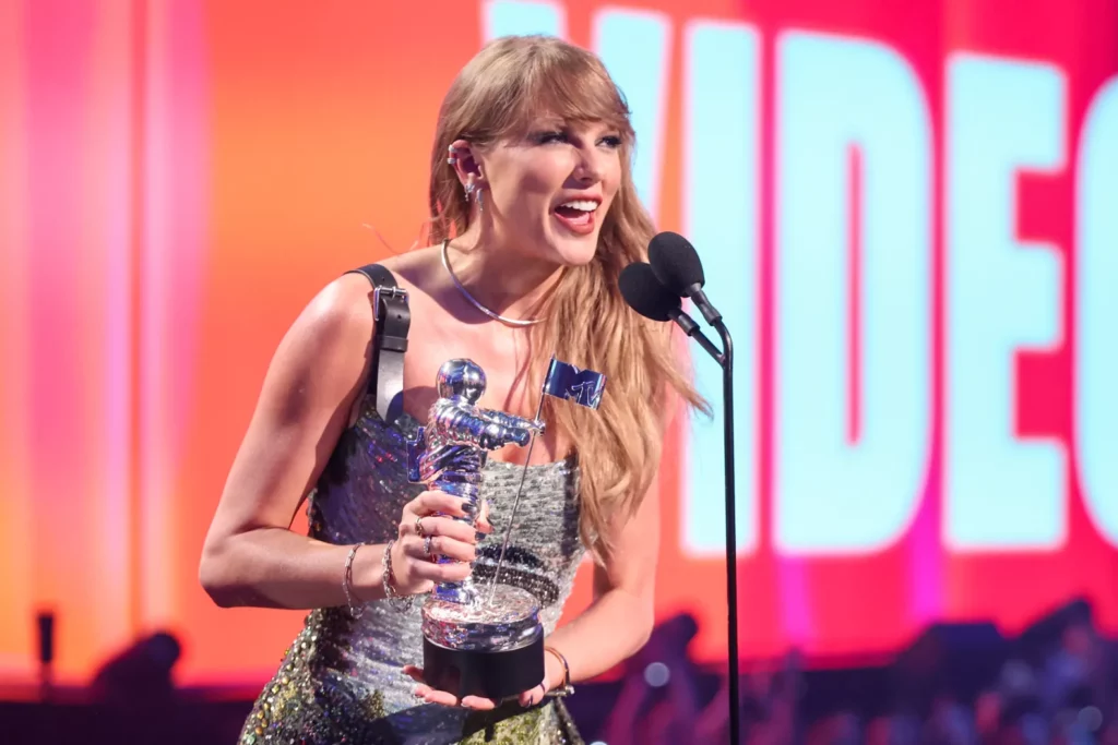 Taylor Swift se convierte en la protagonista de los MTV Vídeo Music Awards 2024