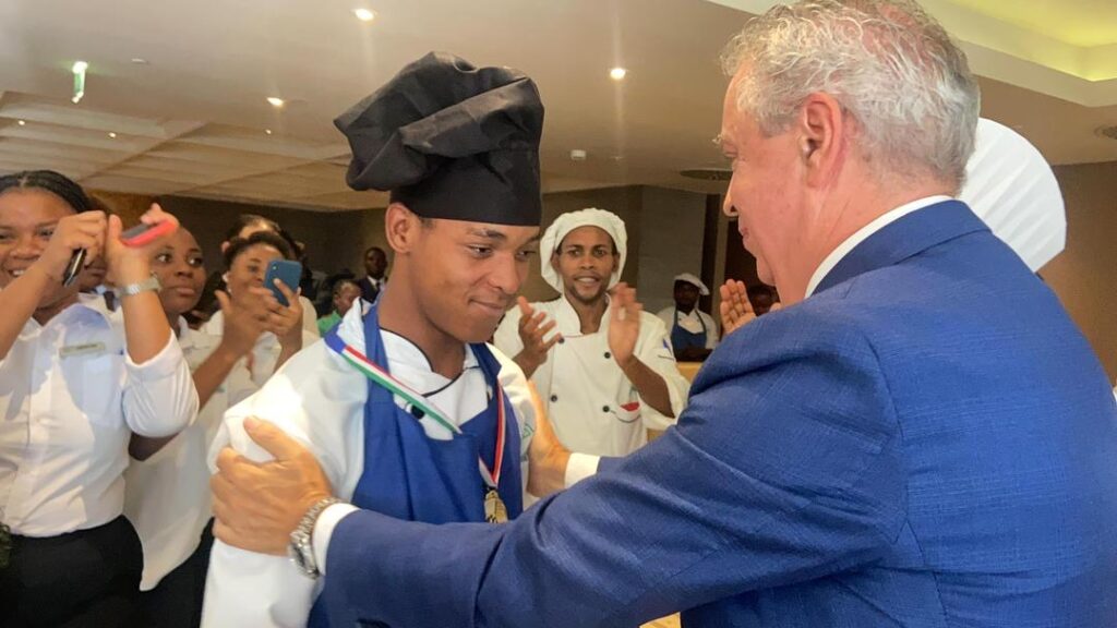 El joven Aquiles Alogo Nguema se lleva el premio Young Chef y representará a Guinea Ecuatorial en India